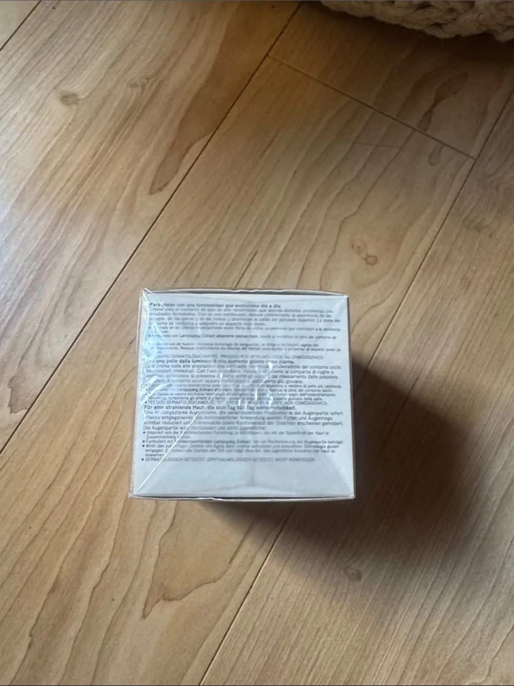 cle de peau Beauté Eye Contour Cream -